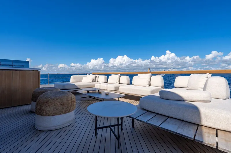 Slide: The Image of Sanlorenzo SD 90 2024 - 54