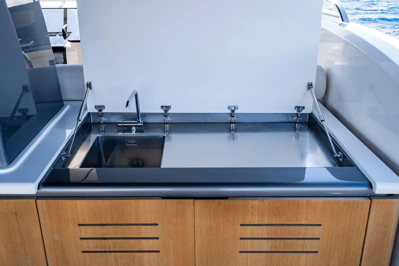 Slide: The Image of Sanlorenzo SD 90 2024 - 60