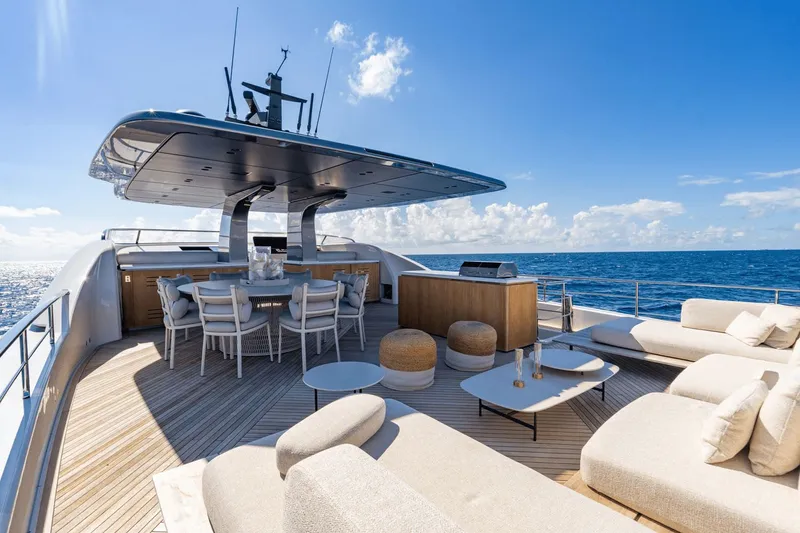 Slide: The Image of Sanlorenzo SD 90 2024 - 73