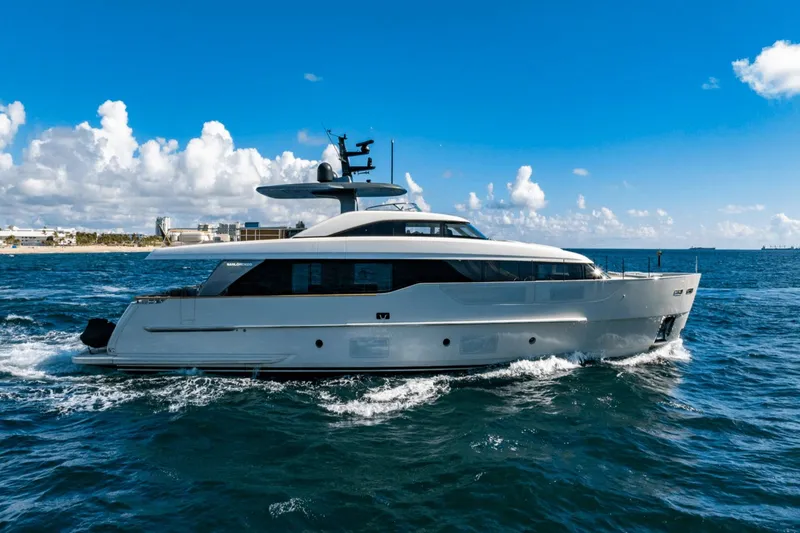 Slide: The Image of Sanlorenzo SD 90 2024 - 8