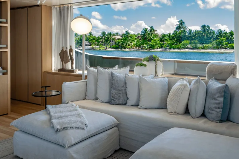 Slide: The Image of Sanlorenzo SD 90 2024 - 84