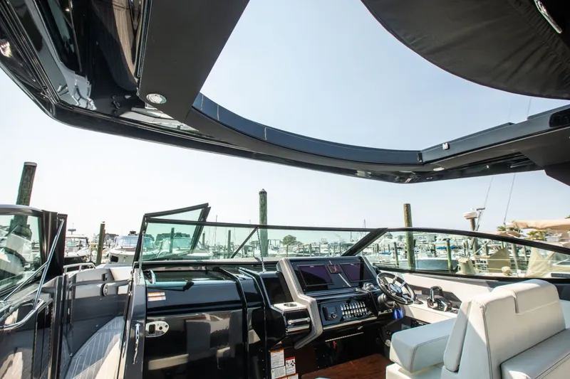 Slide: The Image of Cruisers 38 GLS-OB SB 2024 - 33