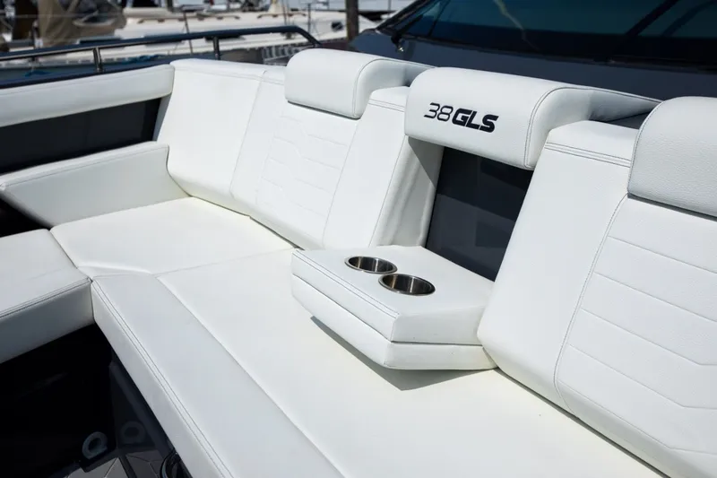 Slide: The Image of Cruisers 38 GLS-OB SB 2024 - 76