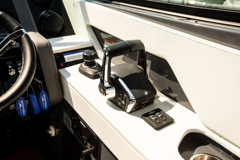 Slide: The Image of Cruisers 38 GLS-OB SB 2024 - 45