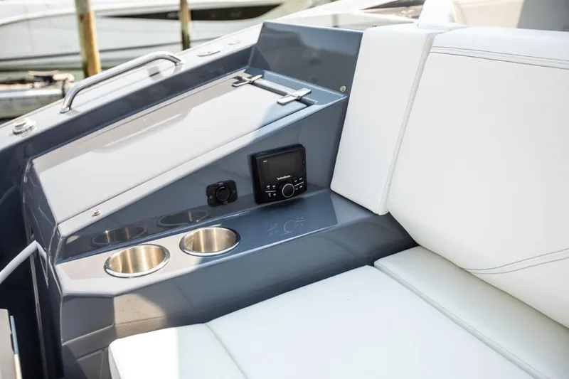 Slide: The Image of Cruisers 38 GLS-OB SB 2024 - 15