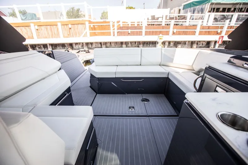 Slide: The Image of Cruisers 38 GLS-OB SB 2024 - 19