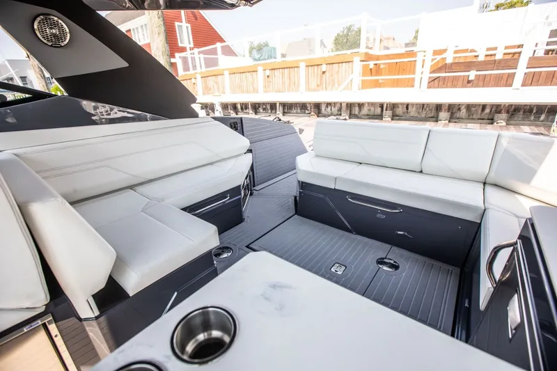 Slide: The Image of Cruisers 38 GLS-OB SB 2024 - 26