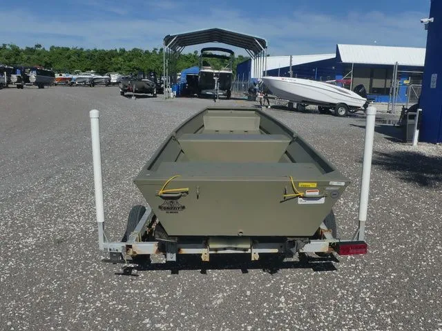 Slide: The Image of Tracker Grizzly 1436 Utility 2026 - 5