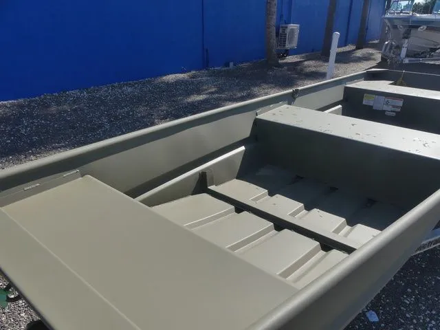 Slide: The Image of Tracker Grizzly 1436 Utility 2026 - 8