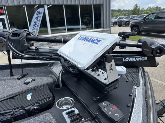 Slide: The Image of Ranger Z521R 2025 - 13