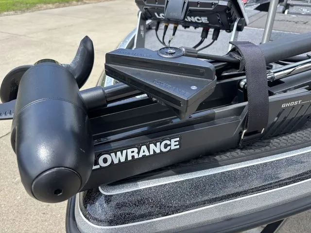 Slide: The Image of Ranger Z521R 2025 - 14