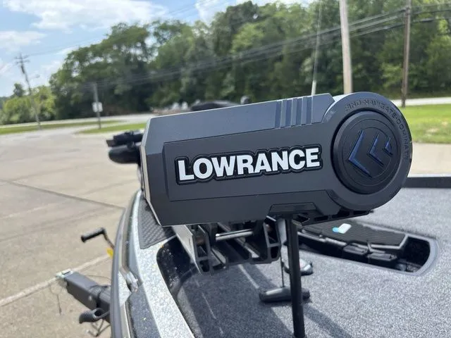 Slide: The Image of Ranger Z521R 2025 - 15