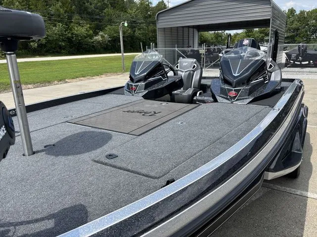 Slide: The Image of Ranger Z521R 2025 - 16