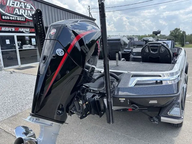 Slide: The Image of Ranger Z521R 2025 - 2