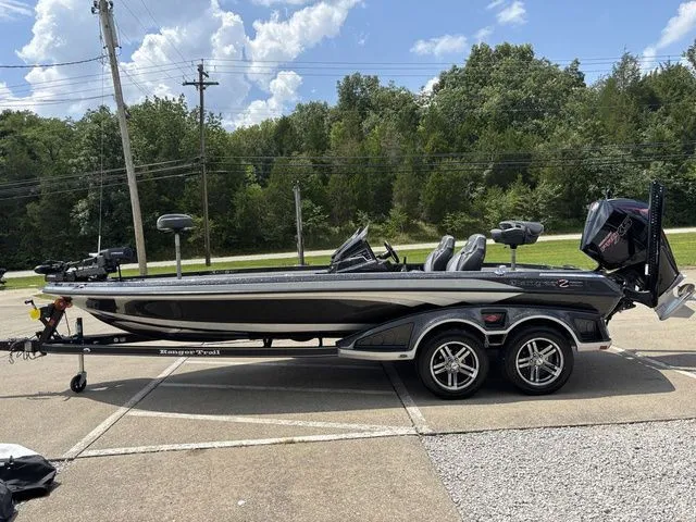 Slide: The Image of Ranger Z521R 2025 - 21