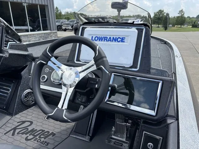 Slide: The Image of Ranger Z521R 2025 - 6