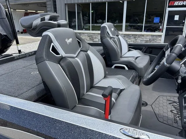 Slide: The Image of Ranger Z521R 2025 - 8