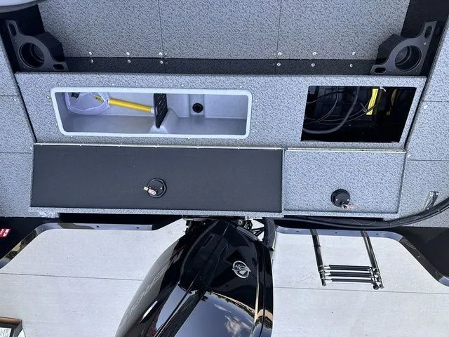 Slide: The Image of Lund 1800 Explorer Sport 2026 - 11