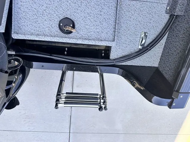 Slide: The Image of Lund 1800 Explorer Sport 2026 - 12