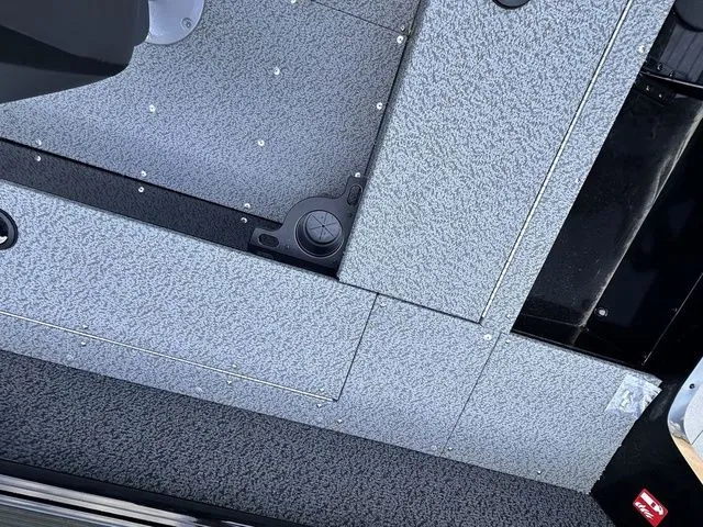 Slide: The Image of Lund 1800 Explorer Sport 2026 - 13