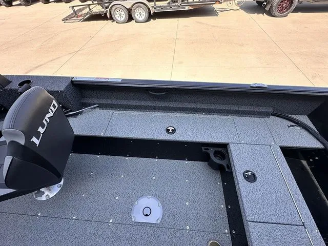 Slide: The Image of Lund 1800 Explorer Sport 2026 - 15