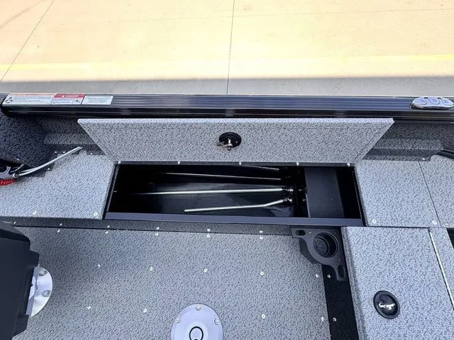 Slide: The Image of Lund 1800 Explorer Sport 2026 - 16