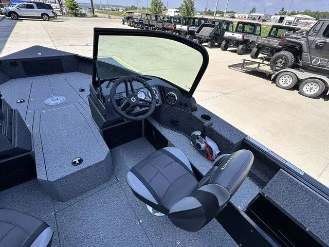 Slide: The Image of Lund 1800 Explorer Sport 2026 - 18