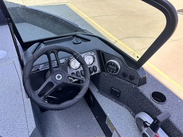 Slide: The Image of Lund 1800 Explorer Sport 2026 - 20