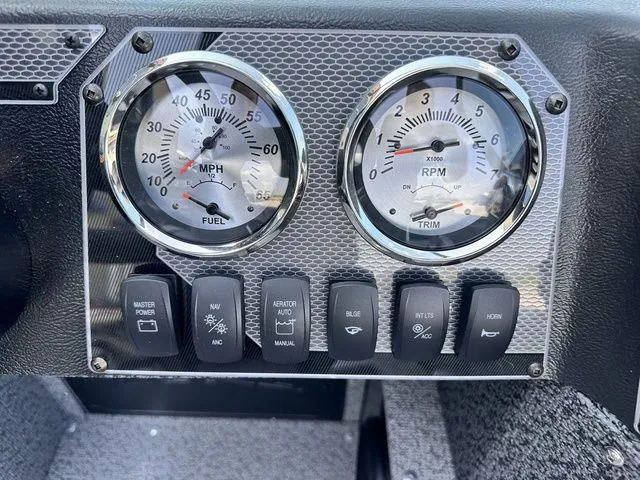 Slide: The Image of Lund 1800 Explorer Sport 2026 - 21