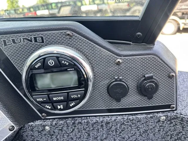 Slide: The Image of Lund 1800 Explorer Sport 2026 - 22