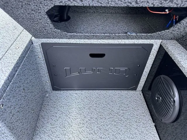 Slide: The Image of Lund 1800 Explorer Sport 2026 - 24