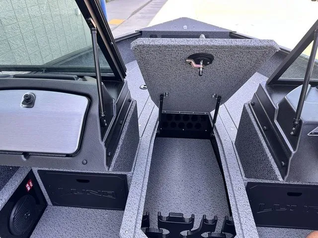 Slide: The Image of Lund 1800 Explorer Sport 2026 - 27