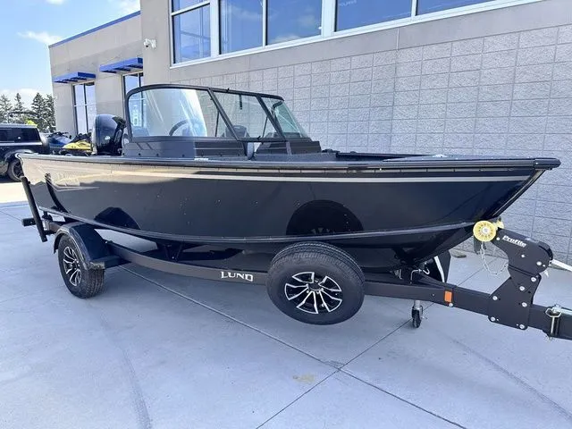 Slide: The Image of Lund 1800 Explorer Sport 2026 - 4