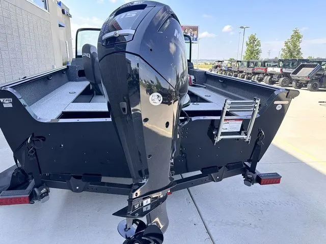 Slide: The Image of Lund 1800 Explorer Sport 2026 - 8