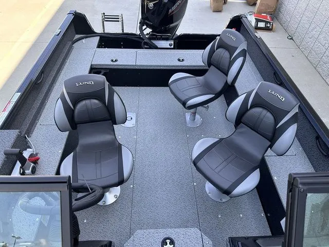 Slide: The Image of Lund 1800 Explorer Sport 2026 - 9