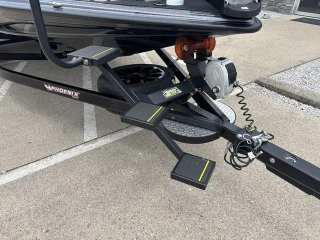 Slide: The Image of Phoenix Bass Boat 920 Elite 2025 - 10