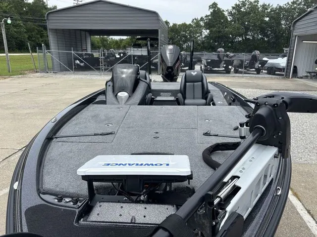 Slide: The Image of Phoenix Bass Boat 920 Elite 2025 - 13