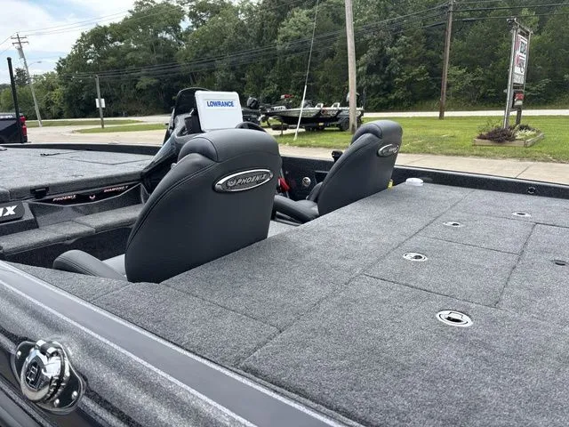 Slide: The Image of Phoenix Bass Boat 920 Elite 2025 - 16