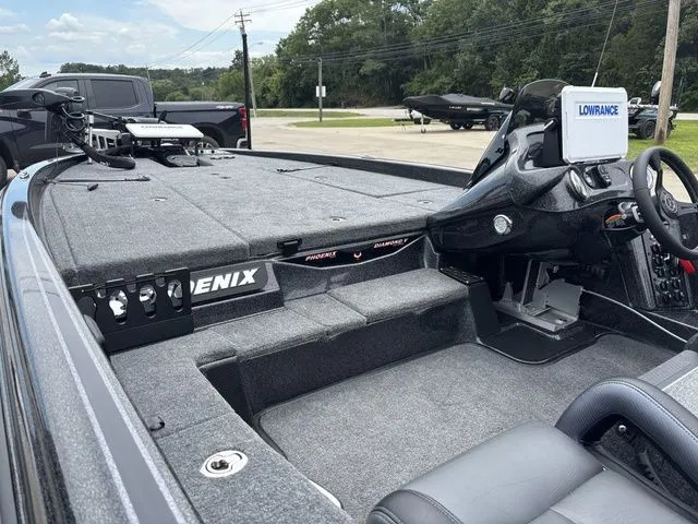 Slide: The Image of Phoenix Bass Boat 920 Elite 2025 - 17