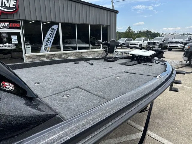 Slide: The Image of Phoenix Bass Boat 920 Elite 2025 - 8