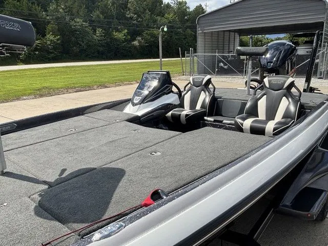 Slide: The Image of Skeeter FXR20 2021 - 14