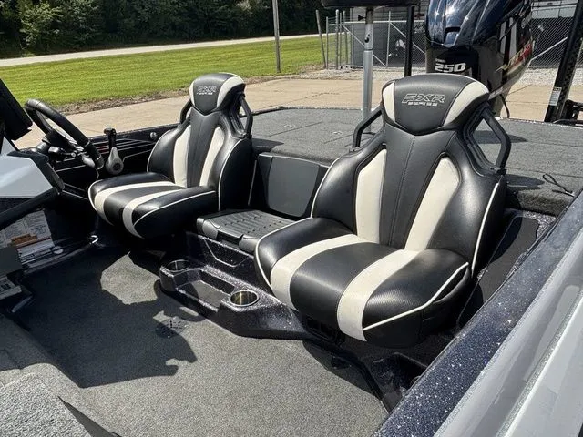 Slide: The Image of Skeeter FXR20 2021 - 15