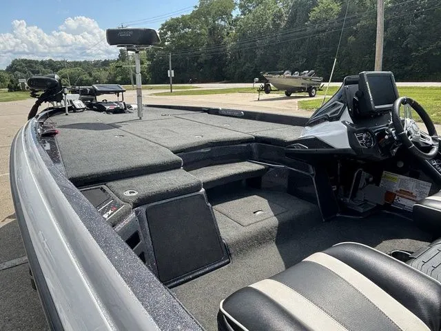 Slide: The Image of Skeeter FXR20 2021 - 17