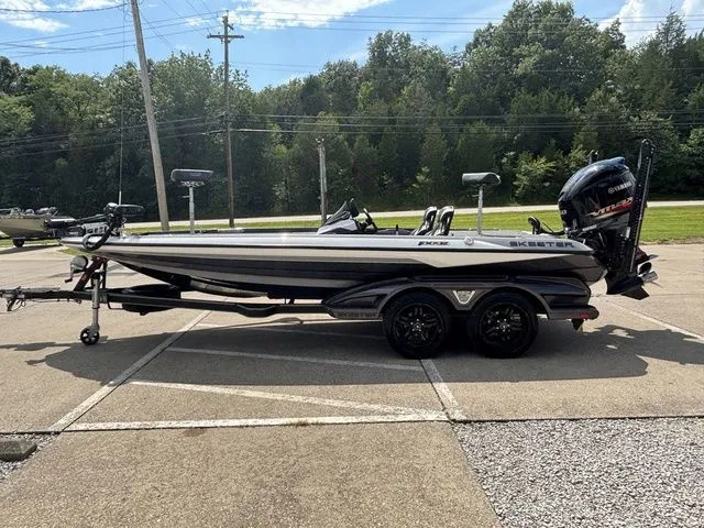 Slide: The Image of Skeeter FXR20 2021 - 18