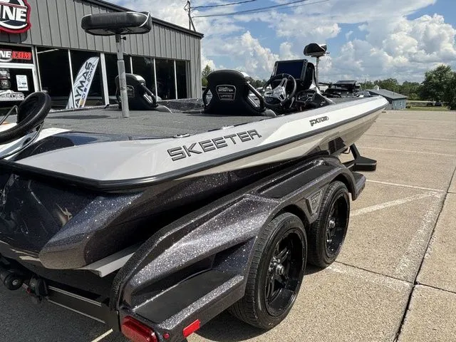 Slide: The Image of Skeeter FXR20 2021 - 3