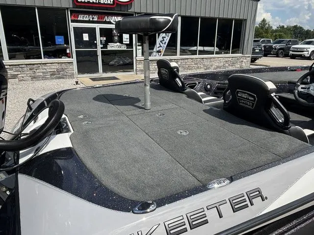 Slide: The Image of Skeeter FXR20 2021 - 4