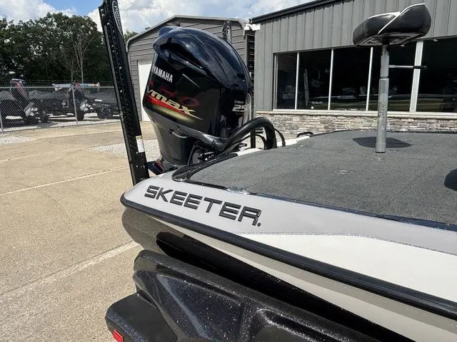 Slide: The Image of Skeeter FXR20 2021 - 5