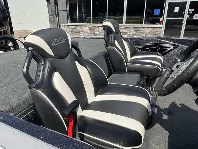 Slide: The Image of Skeeter FXR20 2021 - 7