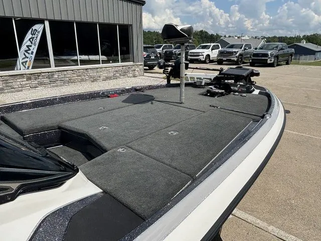 Slide: The Image of Skeeter FXR20 2021 - 9