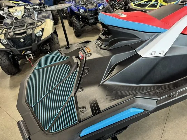 Slide: The Image of Yamaha JetBlaster DLX 2-Up 2025 - 4